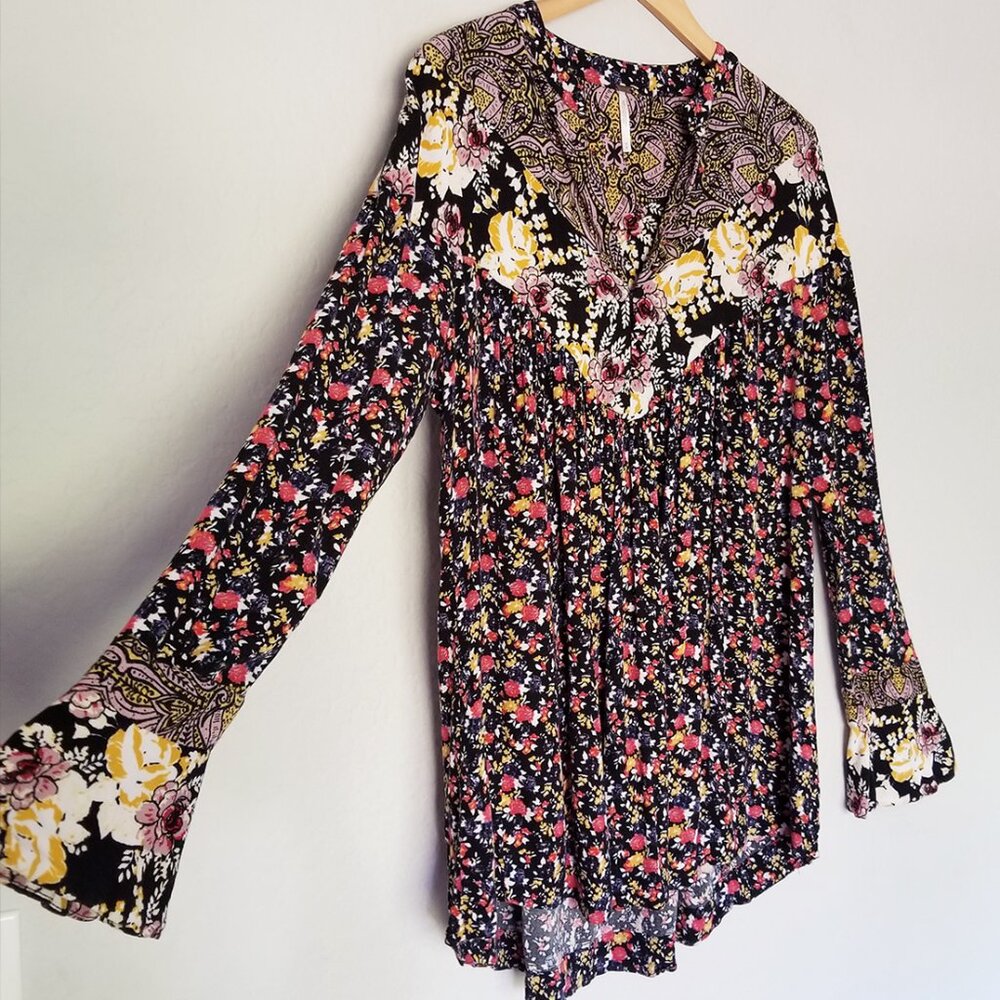 Free People Wildflower Fields Henley Top Tunic Blouse M $108 Black Ditsy Floral - Picture 12 of 16